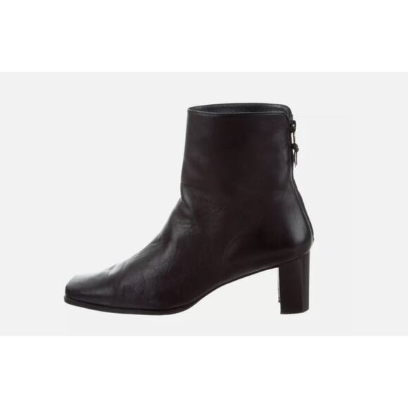 Stuart Weitzman Ankle Boot Black Leather Square Toe Center Zip Back Size 8M - Picture 1 of 9